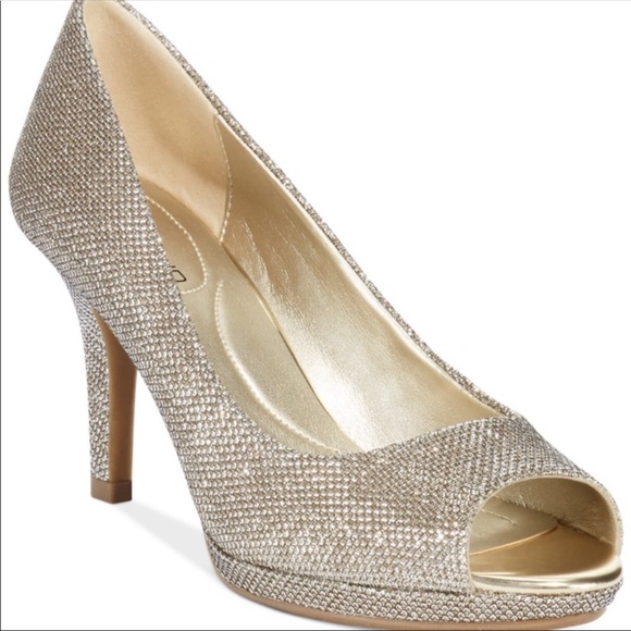 bandolino open toe heels